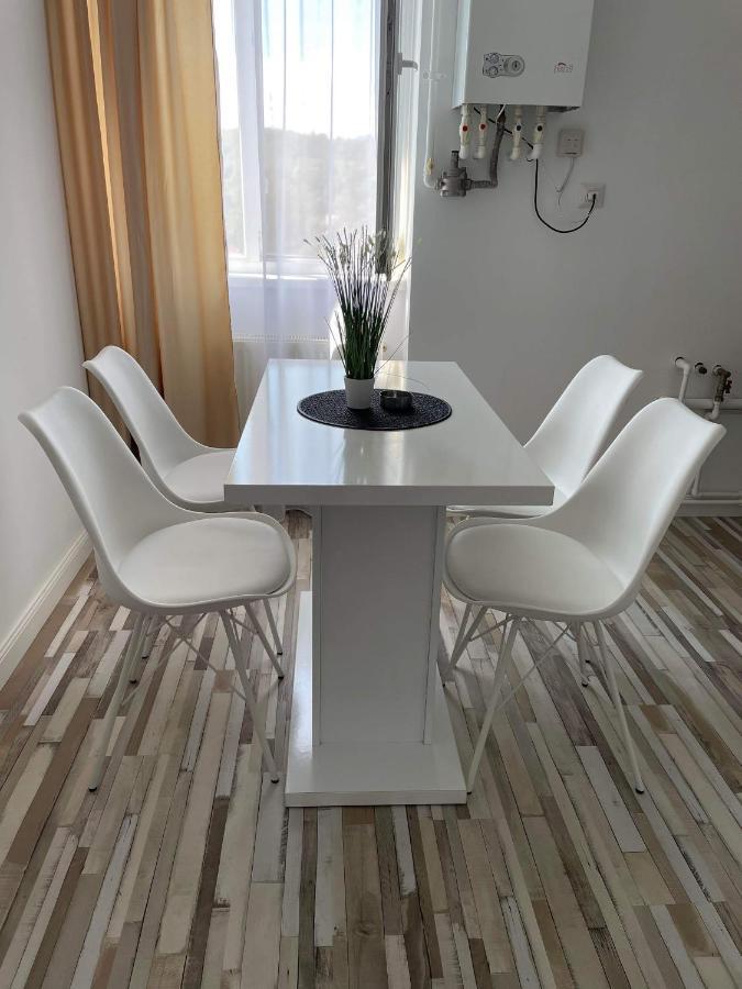 White One Leilighet Petroşani Eksteriør bilde